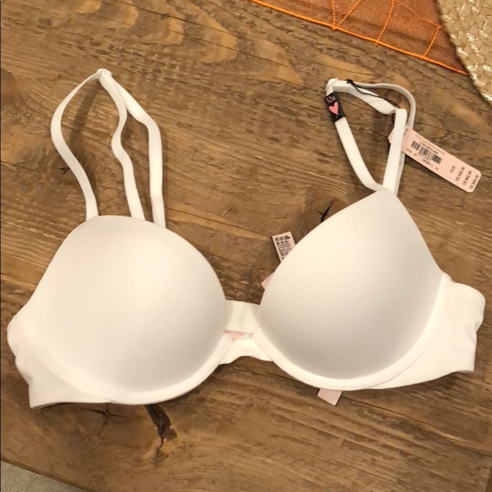 32 B Victoria Secret Bra